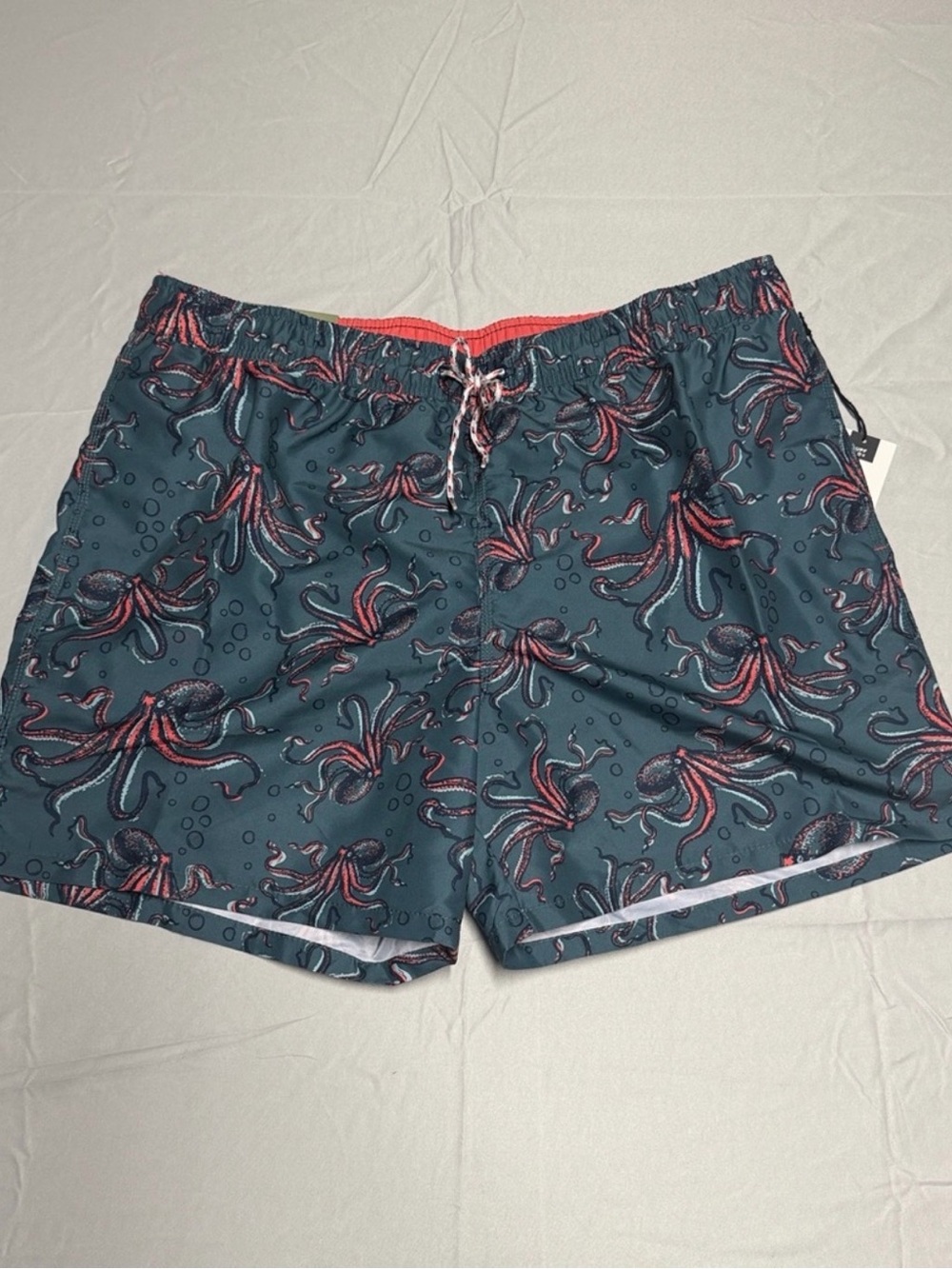 Men's GoodFellow & Co. Teal
Octopus Print Swim Shorts - Size
XL NWT